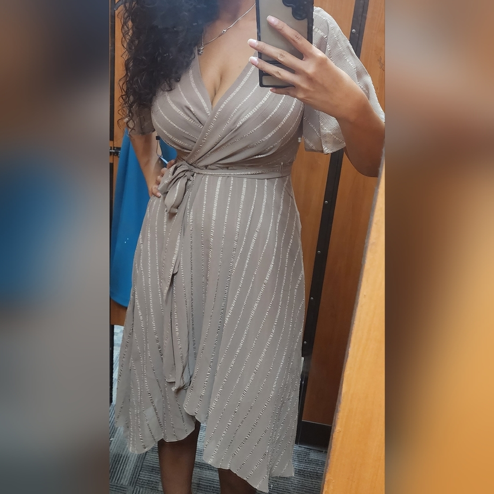 Tommy Hilfiger Wrap Dress Size 4 Short Sleeve V Neck. NWT.